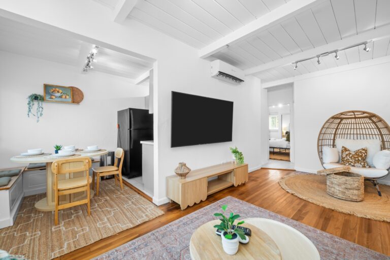 Casa Brisa open living and dining area