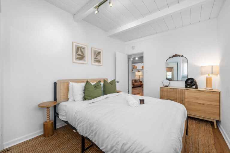 Casa Brisa queen bedroom with side tables