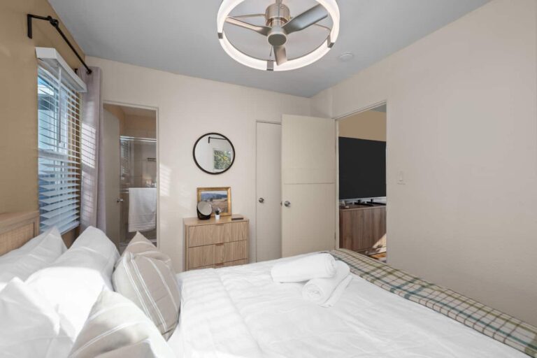 Casa Coral bright bedroom with fresh towels